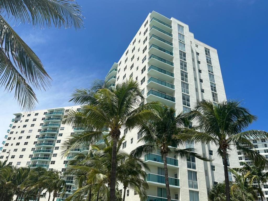 New Luxury Apartment 2Br 2Ba Direct Beach Access Hollywood Bagian luar foto